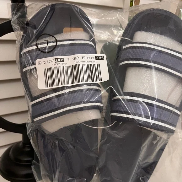 *VS/PINK DOUBLE STRAP PILLOW SLIDES* - Picture 4 of 4